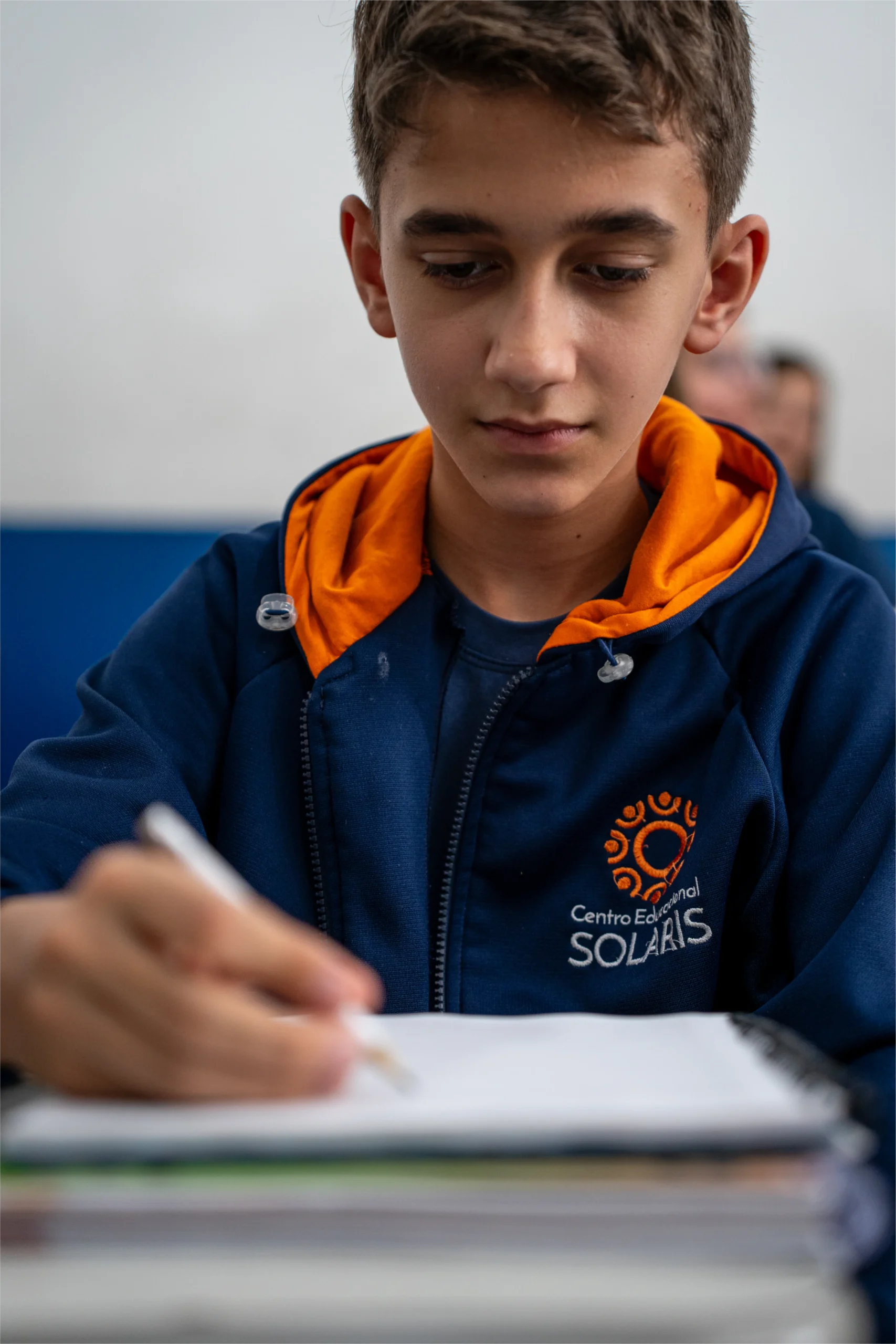 Escolas que oferecem turmas menores e ensino personalizado se destacam, criando um ambiente único que favorece o desenvolvimento pleno do aluno. Com atenção individualizada, ritmo de aprendizado adaptado e um forte vínculo entre alunos e professores, esse modelo pedagógico transforma a educação, promovendo não apenas o conhecimento acadêmico, mas também o crescimento emocional e social das crianças. Descubra como essa abordagem inovadora pode preparar seu filho para os desafios do futuro e garantir um aprendizado mais eficaz e humano. Venha conhecer o impacto positivo que o ensino personalizado pode ter na vida do seu filho!