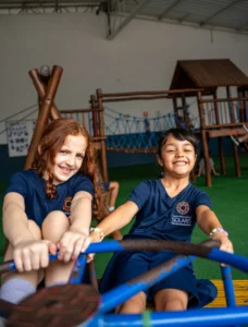 Descubra como a infraestrutura escolar impacta diretamente o sucesso acadêmico dos alunos! Um ambiente moderno e bem equipado não só melhora o desempenho escolar, mas também promove o desenvolvimento socioemocional. Escolas que investem em espaços ergonômicos, tecnologia de ponta e áreas inspiradoras garantem uma experiência educacional enriquecedora. Venha conhecer o Centro Educacional Solaris, onde priorizamos a modernização das instalações para oferecer um aprendizado eficaz e preparar nossos alunos para os desafios do futuro. Agende sua visita e veja como nossa infraestrutura pode transformar a educação do seu filho!